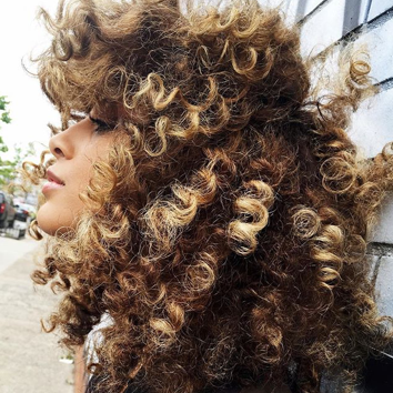 CURLY GIRLS TO FOLLOW ON INSTAGRAM...